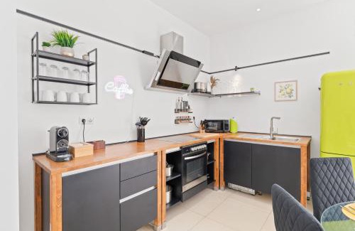 Alt-Muhlburg Apartment | Exceptional Lemon3: Private Garden, Mini Gym in Karlsruhe