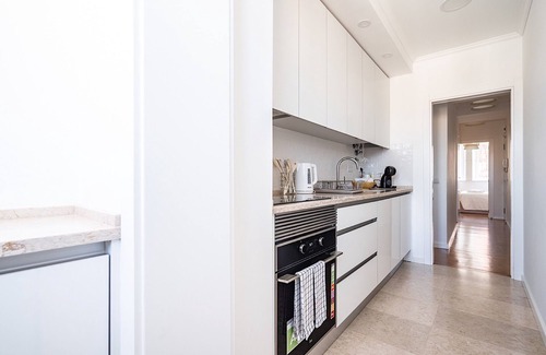 Sao Bento Apartment | Cozy Lemongrass Duplex Apartment with Kitchen in Lisbon