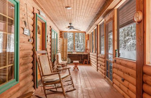 Mauston House | Explore Lemonweir Lodge: Family and Pet-Friendly Retreat