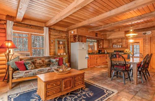 Mauston House | Explore Lemonweir Lodge: Family and Pet-Friendly Retreat