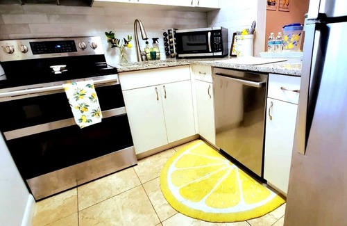 Boca Raton Apartment | Bright Oceanfront Getaway: Lemony Snippets Home Awaits