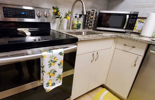 Boca Raton Apartment | Bright Oceanfront Getaway: Lemony Snippets Home Awaits