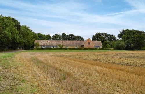 Clopton House | Pet and Child-Friendly Retreat at Len Cottage