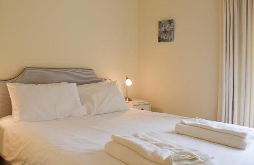 Clopton House | Pet and Child-Friendly Retreat at Len Cottage