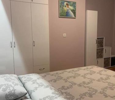 Oborishte Apartment | Family-Friendly Lena: Guest Rated 10/10 for Your Stay