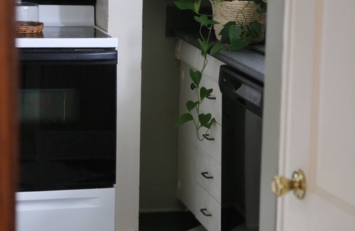 Findlay House | Top-Rated Lena's Place: Family-Friendly with Breakfast & Pets