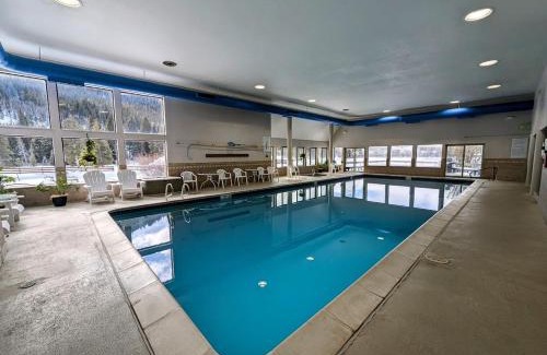 Lakeside Village House | Discover Lenawee 1738: Family-Friendly Retreat with Pool