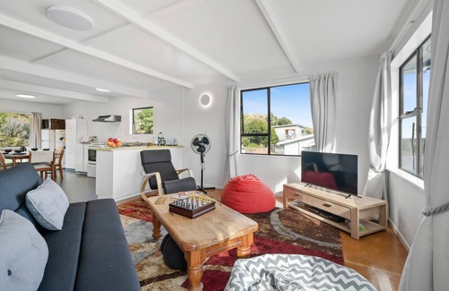 Palliser Bay House | Guest Rated 9.4: Lendale Bach - Family-Friendly Retreat