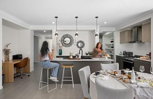 Leneva House | Leneva Spacious & Stylish Stay