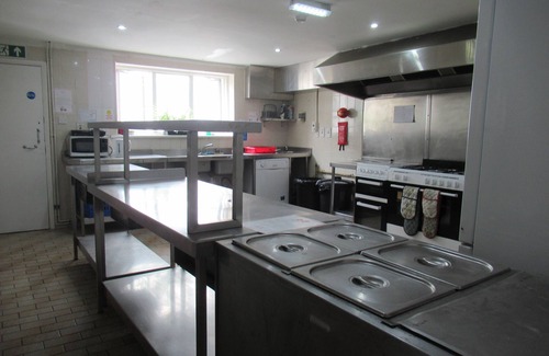 Folkestone House | Discover Comfort at Lennard House with Family-Friendly Amenities