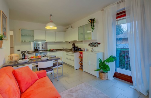 Sasso Moro Apartment | Discover Lenni Apart: Poolside Bliss in Leggiuno, Italy