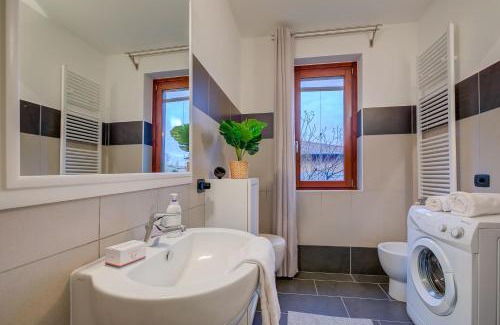 Sasso Moro Apartment | Relax at Lenni Apart with Pool & Lake Access for Families