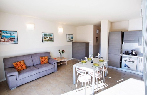 Tremezzina Apartment | Discover Lenno Spese II: Poolside Retreat with Ocean Views