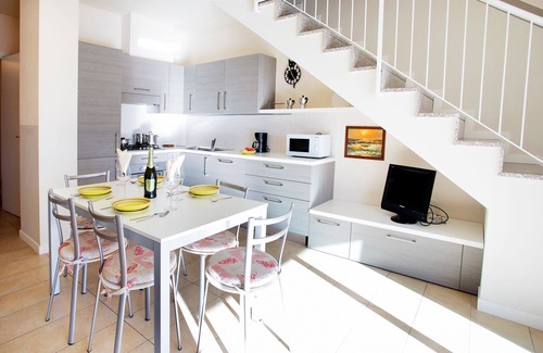 Tremezzina Apartment | Discover Lenno Spese II: Poolside Retreat with Ocean Views