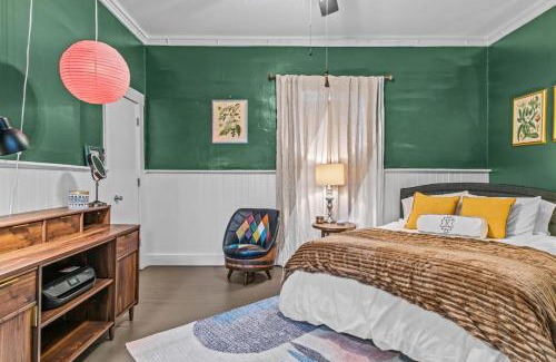 Athens House | Inviting Lenoir Cottage: Pet Friendly with Cozy Fire Pit