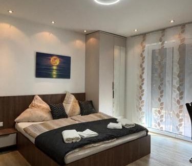 Eller House | Child-Friendly Lenti Düsseldorfer Apartment with Top Ratings