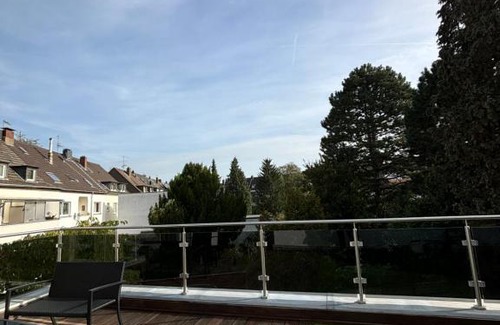 Eller House | Child-Friendly Lenti Düsseldorfer Apartment with Top Ratings