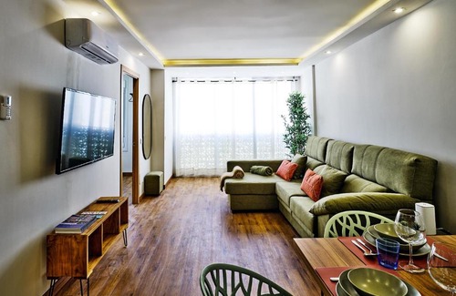 San Felipe Neri Apartment | Bright & Central Leo Home: Family-Friendly 3-Bedroom Retreat