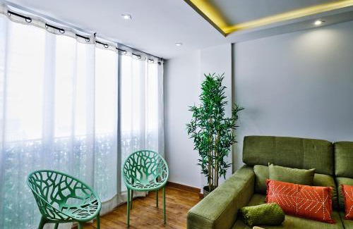 San Felipe Neri Apartment | Bright & Central Leo Home: Family-Friendly 3-Bedroom Retreat