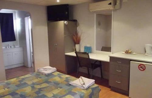 Clermont Hotel | Budget-Friendly Stay at Leo Hotel Motel with Great Amenities