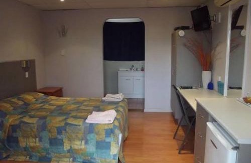 Clermont Hotel | Budget-Friendly Stay at Leo Hotel Motel with Great Amenities