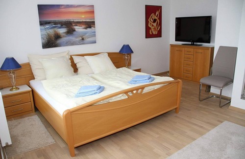 Marianske Lazne House | Discover Leo Residence: Family-Friendly Retreat with Pool