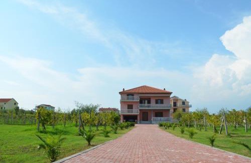 Sakës Villa | Experience LeoHouse: Oceanfront 4-Star Retreat Awaits