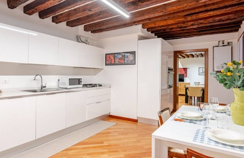 San Marco Apartment | Leon 1014: Guest Rated 10/10 with Family-Friendly Amenities