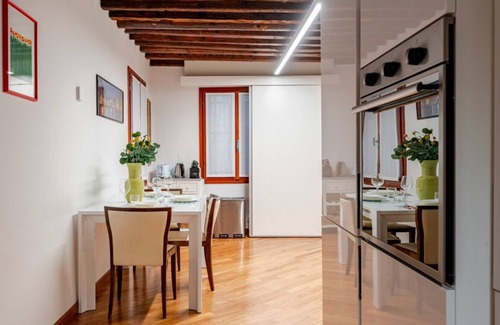 San Marco Apartment | Leon 1014: Guest Rated 10/10 with Family-Friendly Amenities