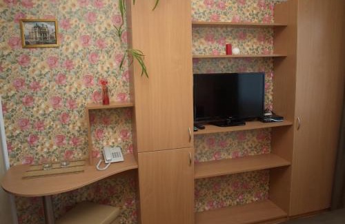 Yavory Hotel | Budget-Friendly Leon Hotel with Family Amenities & Hot Tub