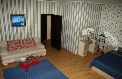Yavory Hotel | Budget-Friendly Leon Hotel with Family Amenities & Hot Tub