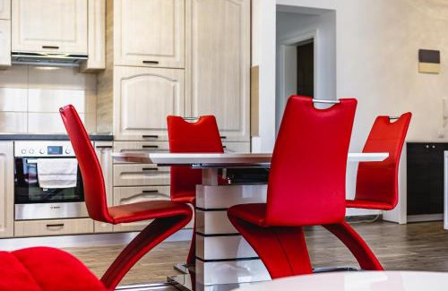 Selimbar Apartment | Guest Rated 9.9: Leon's Home - Family-Friendly Stay