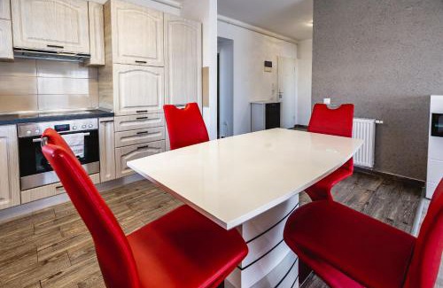 Selimbar Apartment | Guest Rated 9.9: Leon's Home - Family-Friendly Stay