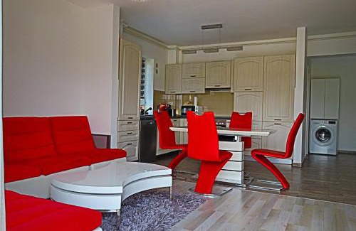 Selimbar Apartment | Guest Rated 9.9: Leon's Home - Family-Friendly Stay