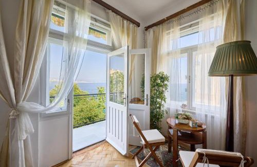 Opatija Apartment | Oceanfront Apartment Leona: Pet Friendly & Guest Rated 9.5