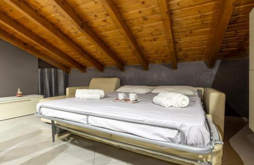 Sesto Calende Apartment | Convenient Stay at Leonardo Academy - Pet Friendly & Free Parking
