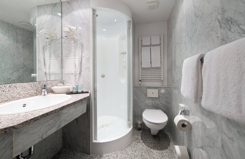 Region Hannover District Hotel | Convenient Leonardo Hotel Hannover Airport with Spa & Dining