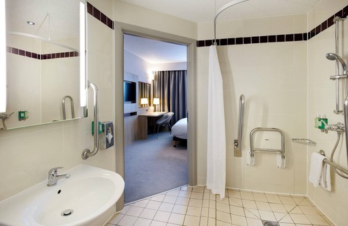 Watford Town Centre Hotel | Elegant 4-Star Escape at Leonardo Hotel London Watford