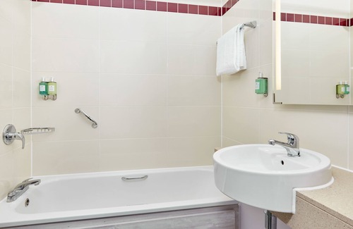 Swindon Hotel | Discover the Leonardo Hotel Swindon with Great Amenities
