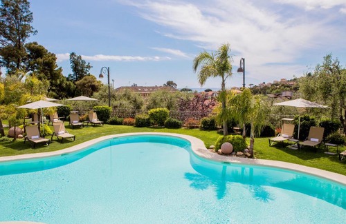 Imperia Resort | Discover Leonardo Resort: Oceanfront Retreat with Pool & Dining