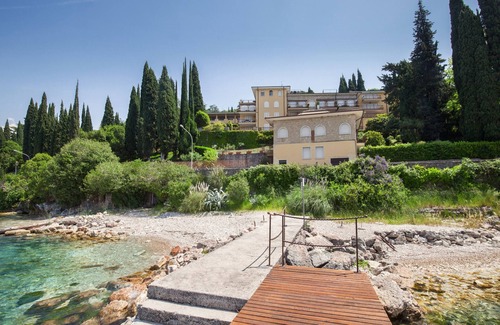 Torri del Benaco Apartment | Lake View Leonardo Walsh Apartment - 10/10 Guest Rated