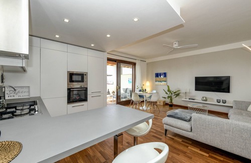 Moniga del Garda Apartment | Top-Rated Leone: Modern Apartment with Family-Friendly Amenities