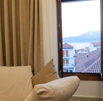 Gefira Mpania Apartment | Top-Rated Leone Suites: Family-Friendly Getaway Awaits