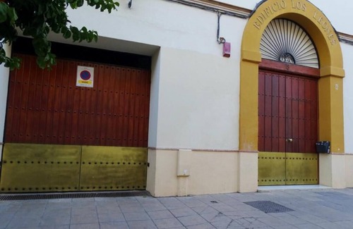 Triana Apartment | Leones Home, parking and river views.