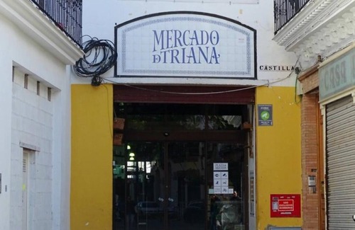 Triana Apartment | Leones Home, parking and river views.