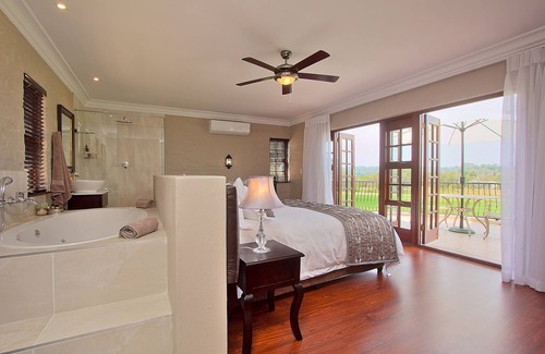Centurion House | Discover Leopardsong Manor: 4-Star Retreat with Pool & Dining