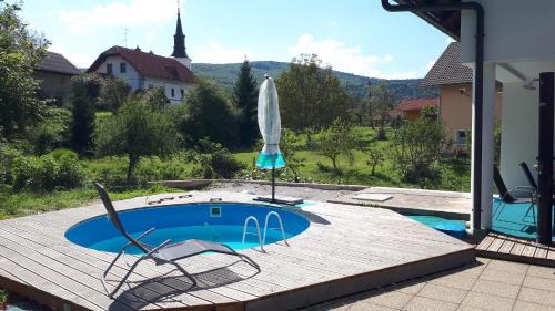 Novo Mesto House | Discover Lepa Dolenjska: Poolside Bliss & Ocean Views