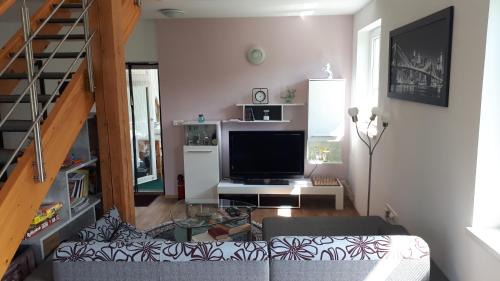 Novo Mesto House | Discover Lepa Dolenjska: Poolside Bliss & Ocean Views
