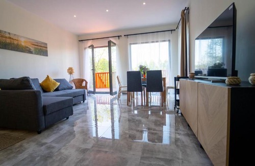 Elk House | Discover Lepaki Lake: Pet-Friendly Retreat with Ocean Views