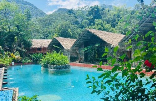 Lac Son Cabin | Experience Nature at LePont Mu Waterfall Bungalow